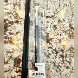 Zoeva 225  LUXE Eye Blender Brush